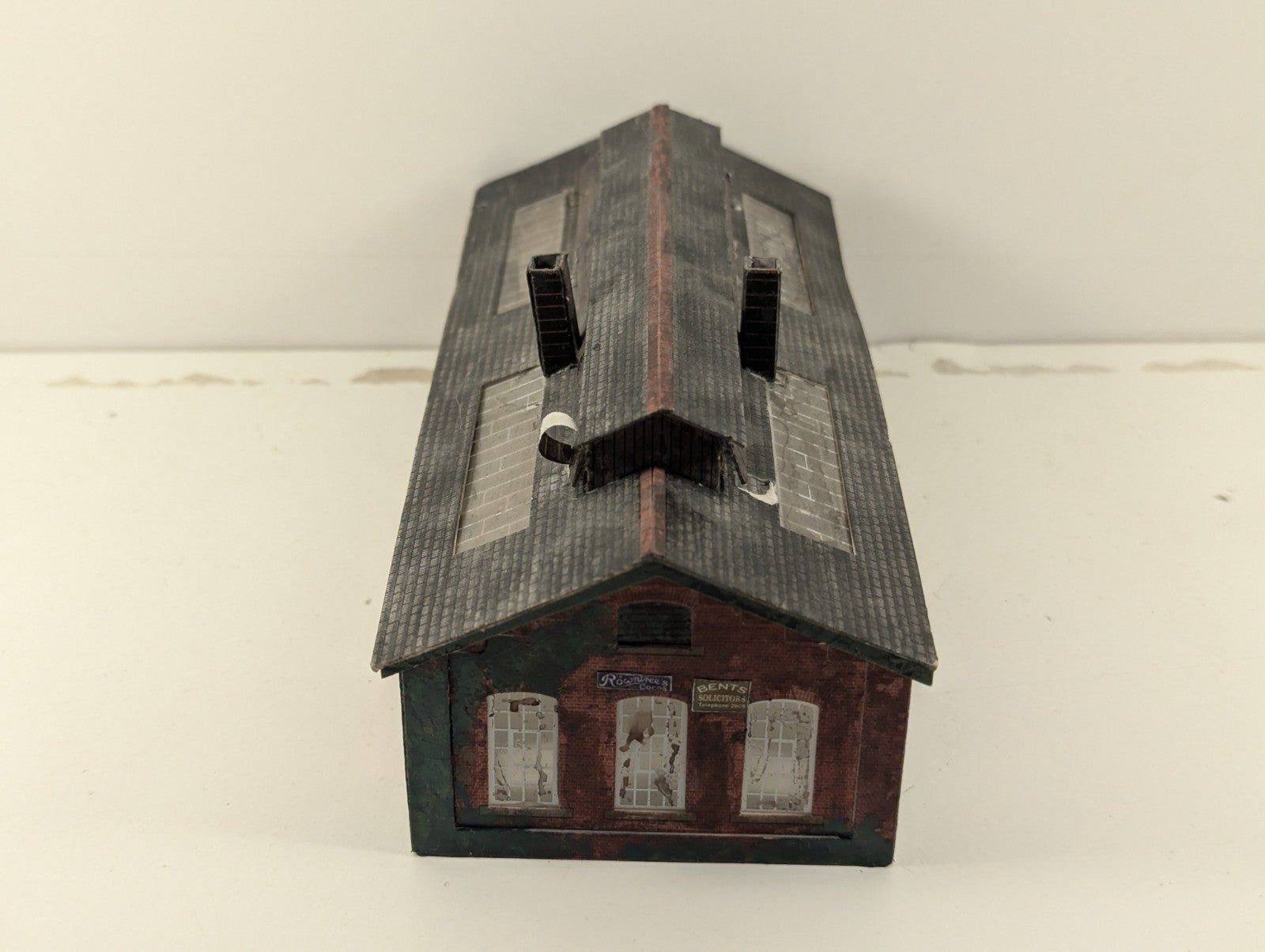 Metcalfe N Gauge Double Track Engine Shed - Damaged & Weathered