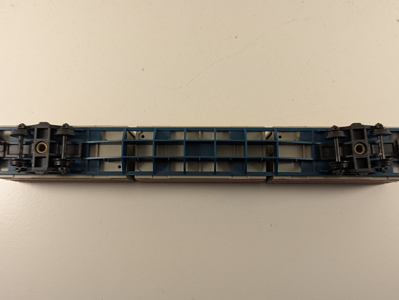 Hornby OO Gauge Freightliner Flat Wagon with Three Containers
