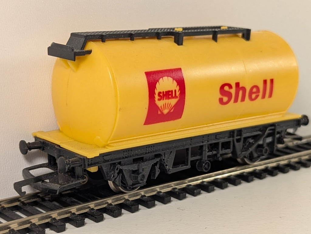 Hornby R227 OO Gauge Shell Tank Wagon