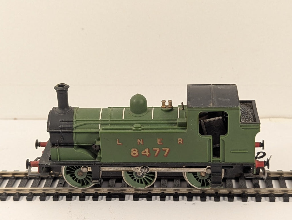 Hornby R252 LNER Class J83 0-6-0 Tank Locomotive No.8477  - Needs Attention