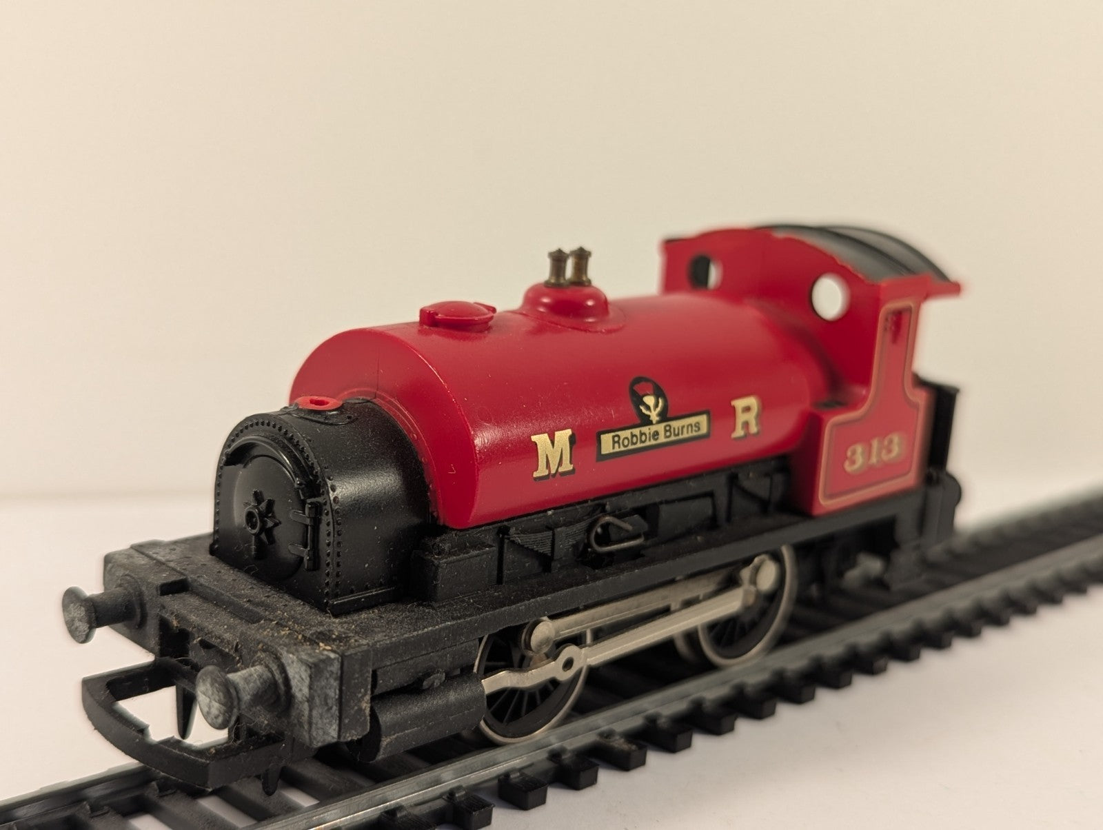 Hornby OO Gauge Robbie Burns Pug Poor Runner