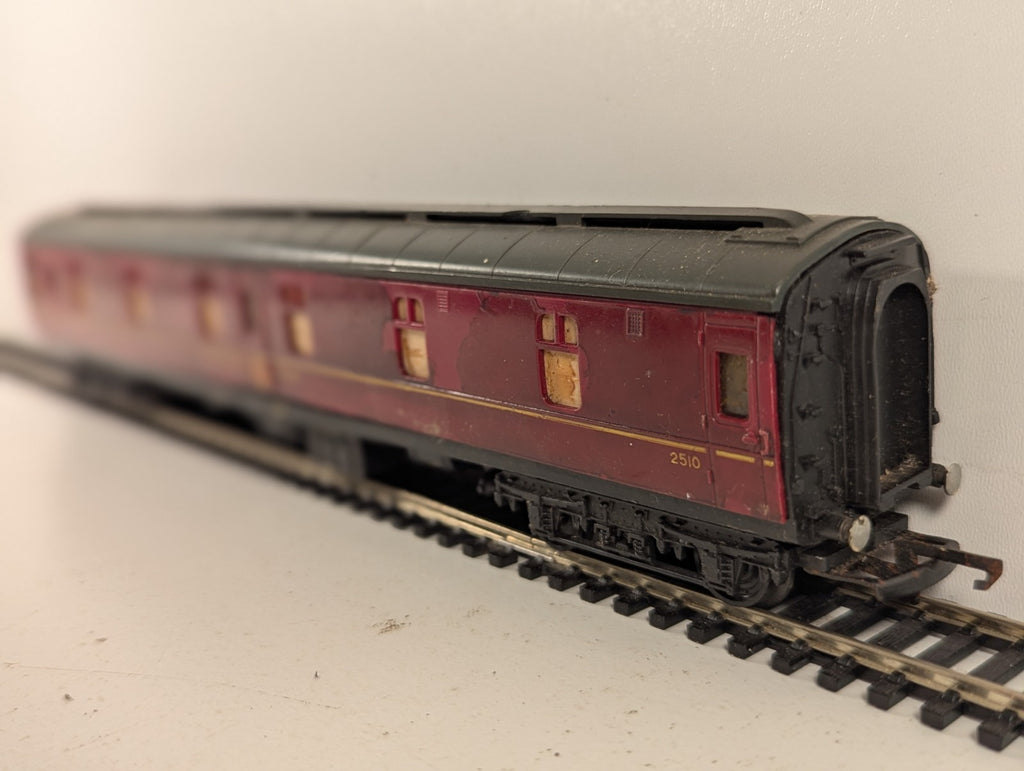 Tri-ang OO Gauge LMS Type Sleeping Car Passenger Coach 2510 BR Maroon