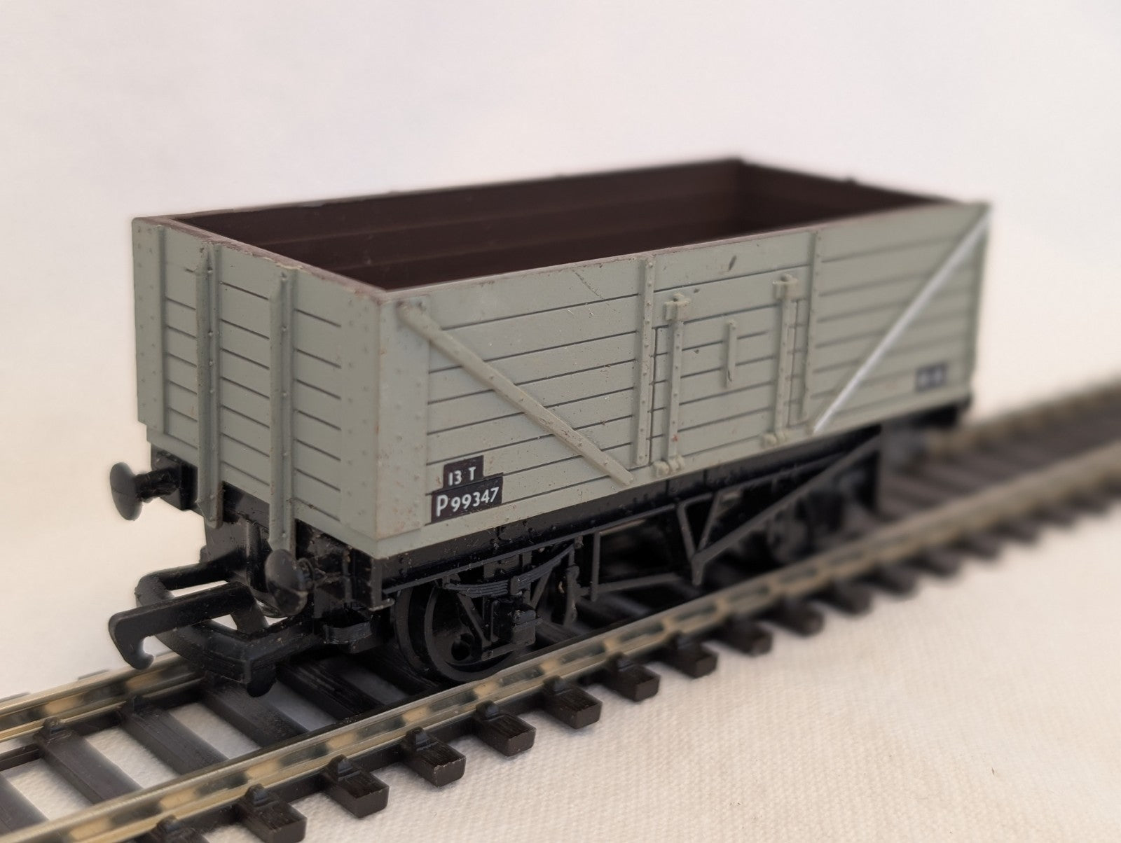 Mainline OO Gauge 7-Plank Open Wagon P99347 BR Grey 37-142