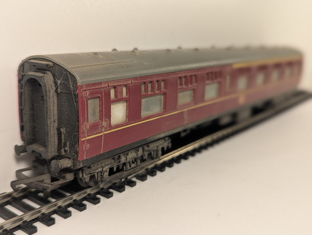 Tri-ang OO Gauge Main Line Composite Coach Passenger Coach 15865 BR Maroon R223