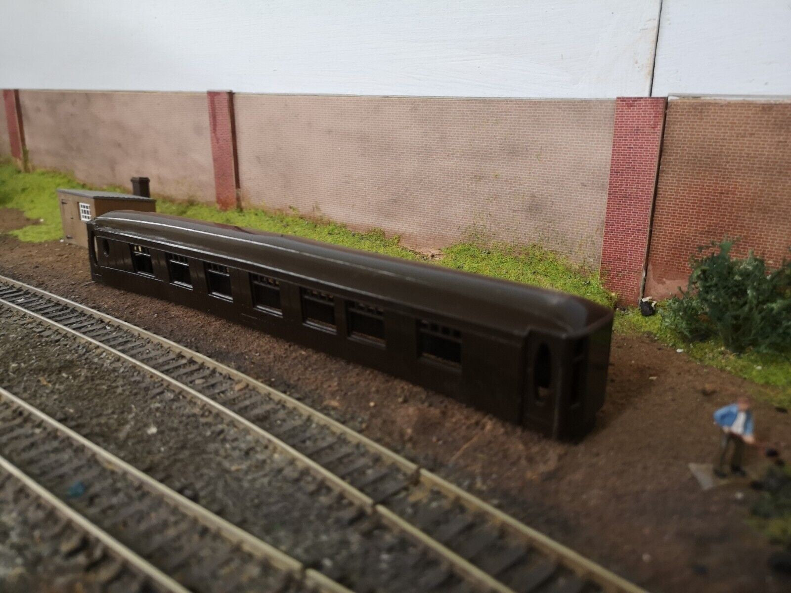 Graham Farish OO Gauge Pullman Coach Body Ready To Paint