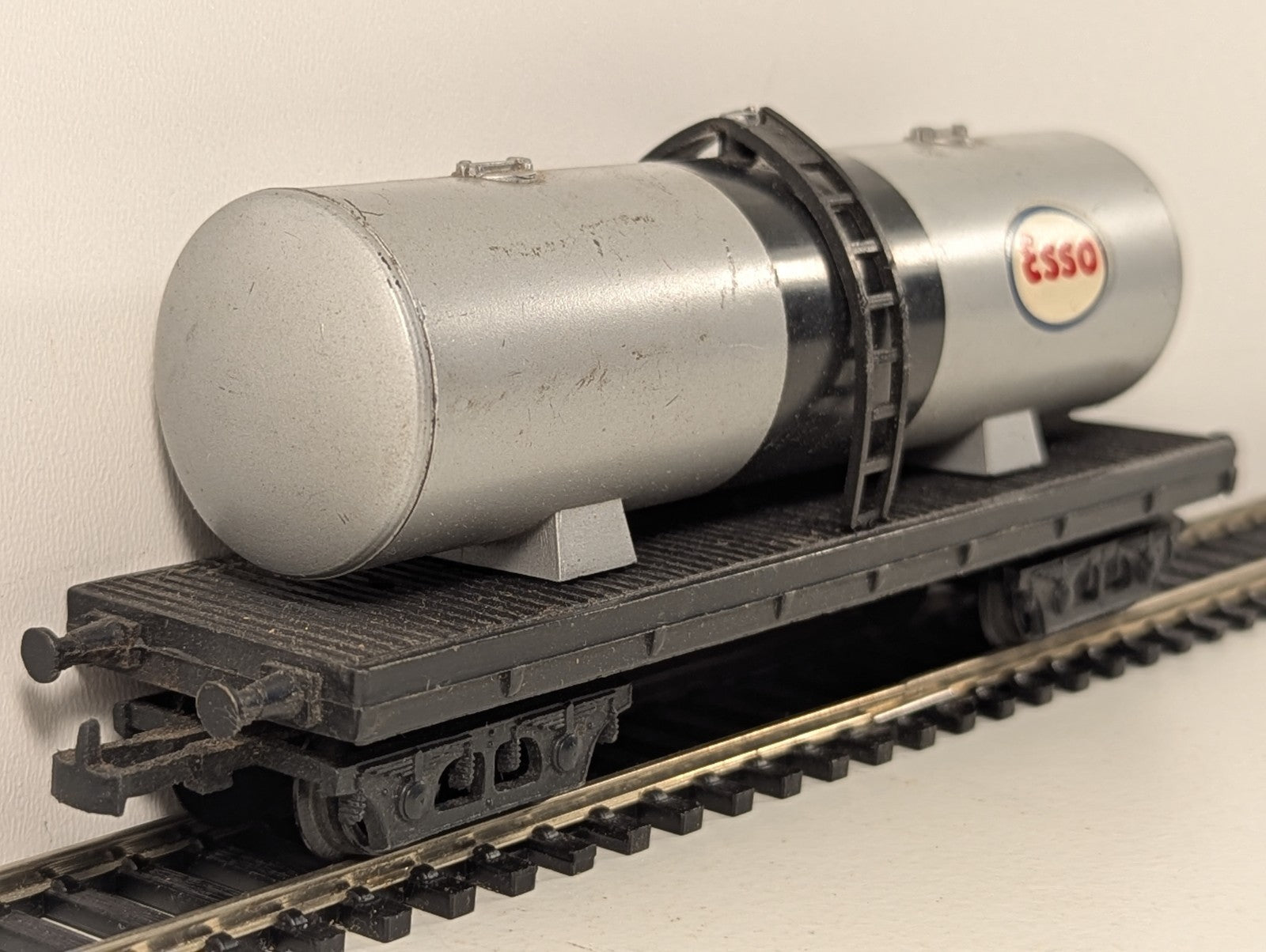 Lima OO Gauge Grey Esso Tank Wagon