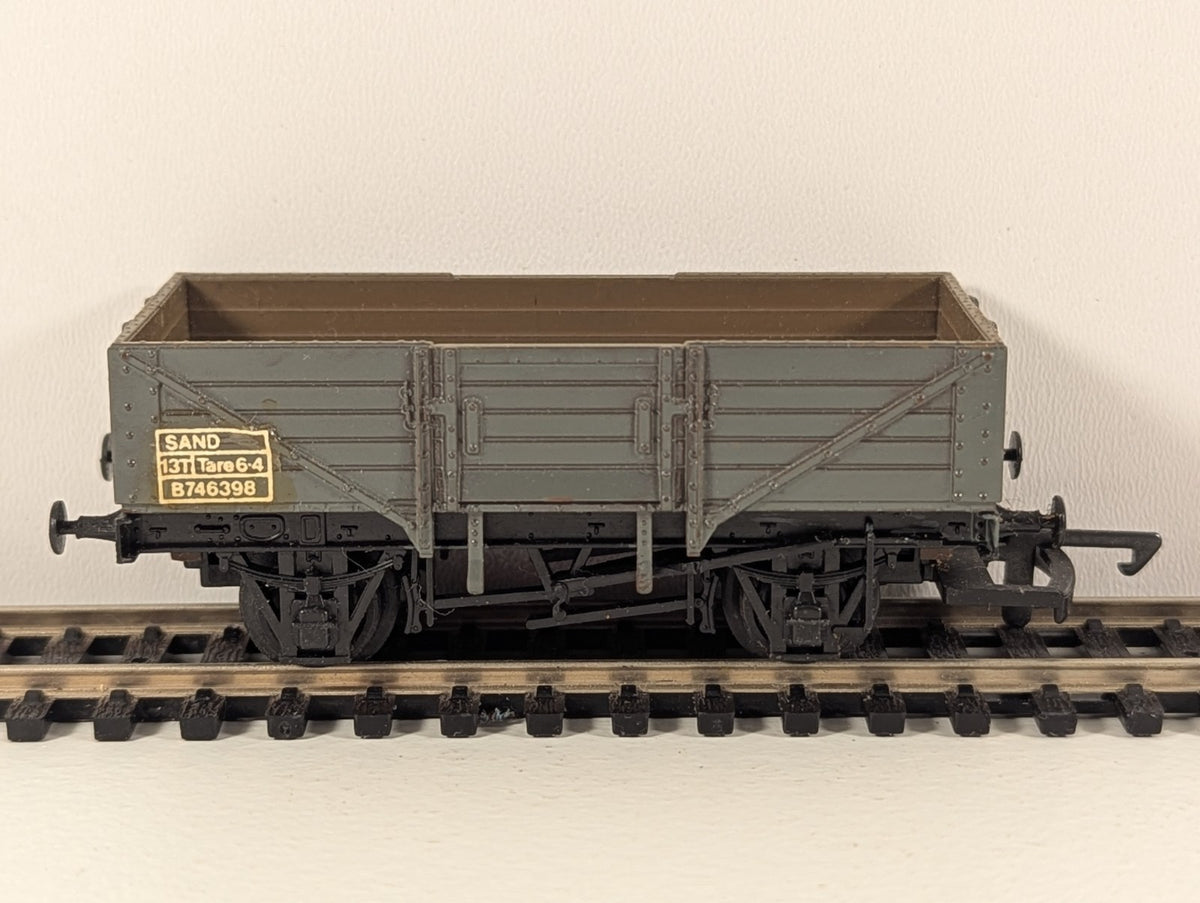 Airfix OO Gauge 5-Plank Open Wagon – Grey – Renumbered