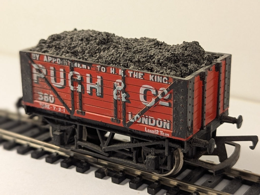 Hornby R010 OO Gauge Pugh & Co London 7 Plank Wagon With Load