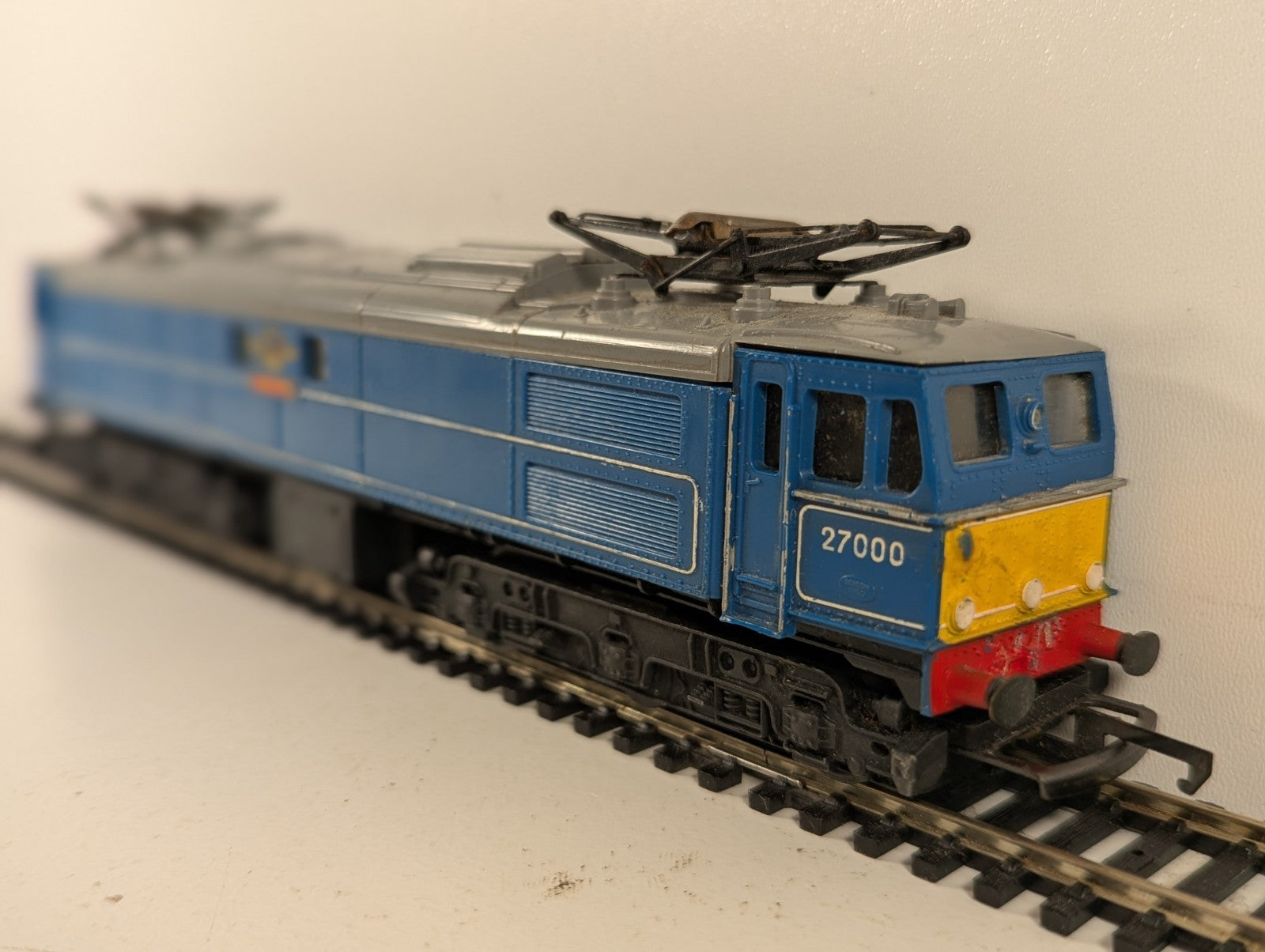 Tri-ang R351 Class 77 EM2 Electric Locomotive 27000 BR Blue
