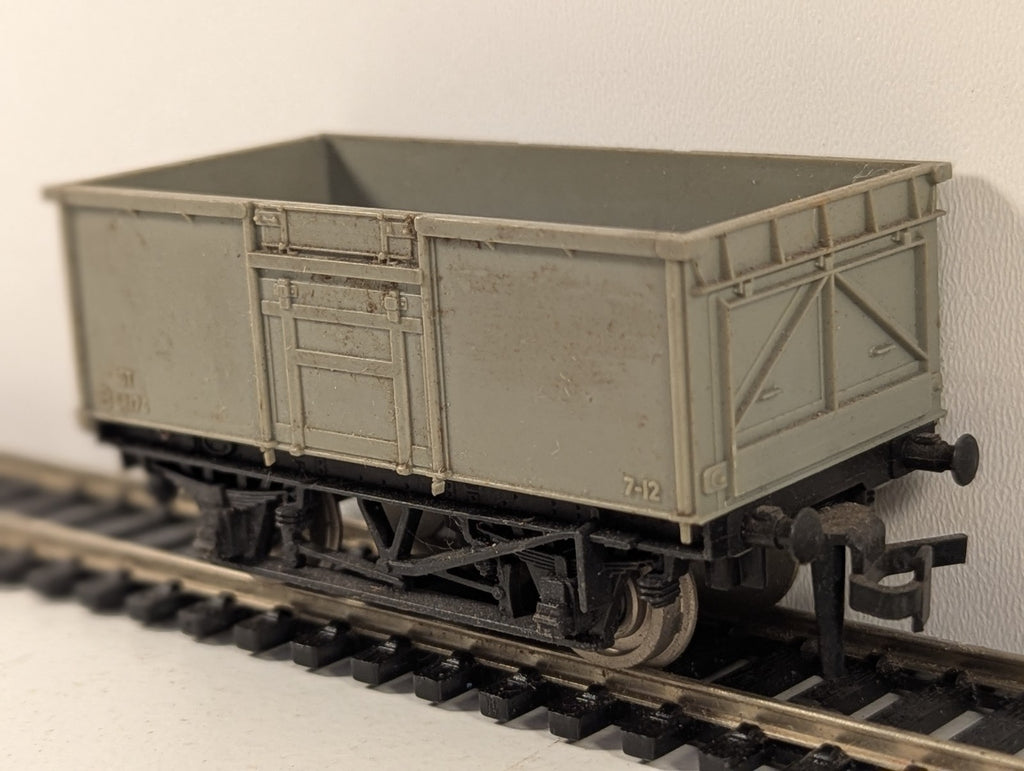 Trix 5001 BR 16 Ton Mineral Wagon Grey OO Gauge