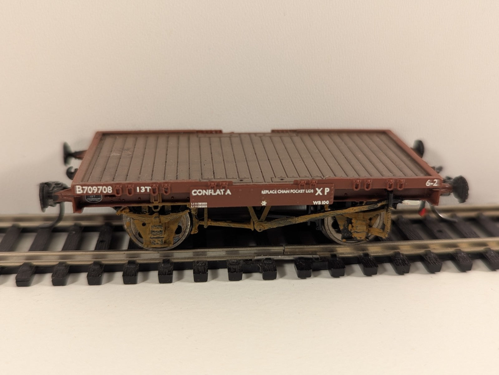 Bachmann Branchline 37-982 “Conflat A” Wagon – BR Bauxite – No. B705490 – Kadee