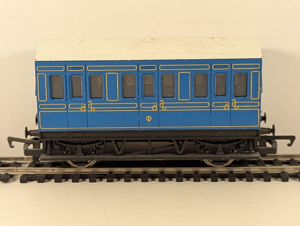 Hornby OO Gauge 4-Wheel Passenger Coach – Caledonian Railways Blue
