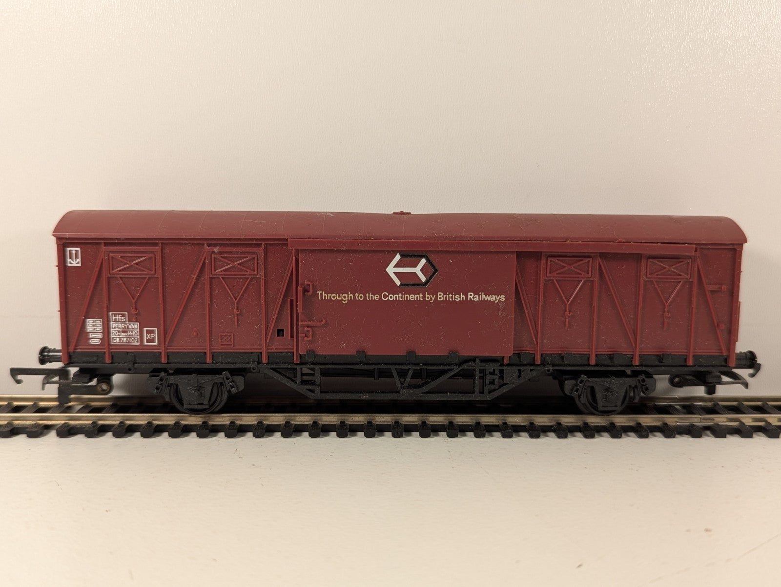 Tri-ang Hornby R738 OO Gauge Red BR Anglo-Continental Ferry Van