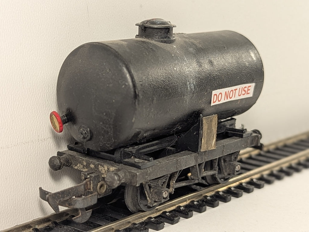 Tri-ang OO Gauge 4-Wheel Tank Wagon Custom Black