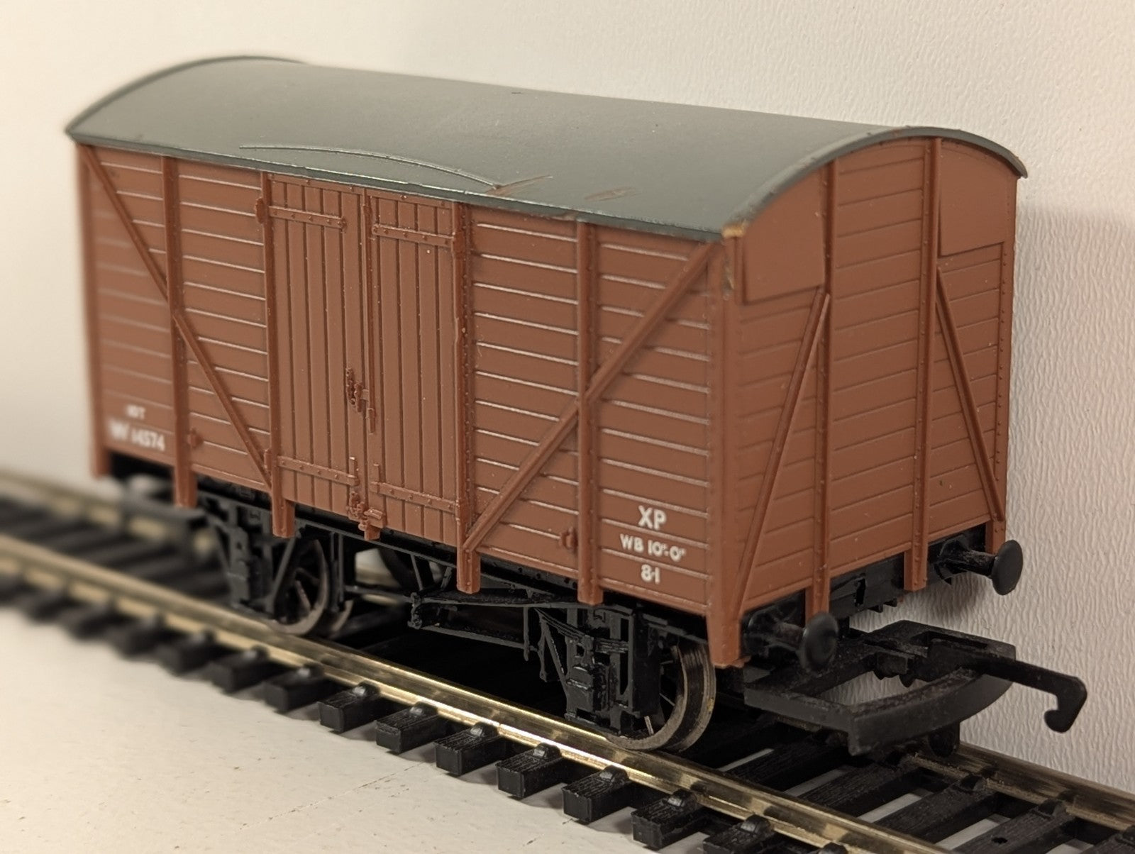 Hornby R242 10T Ventilated Van W14574