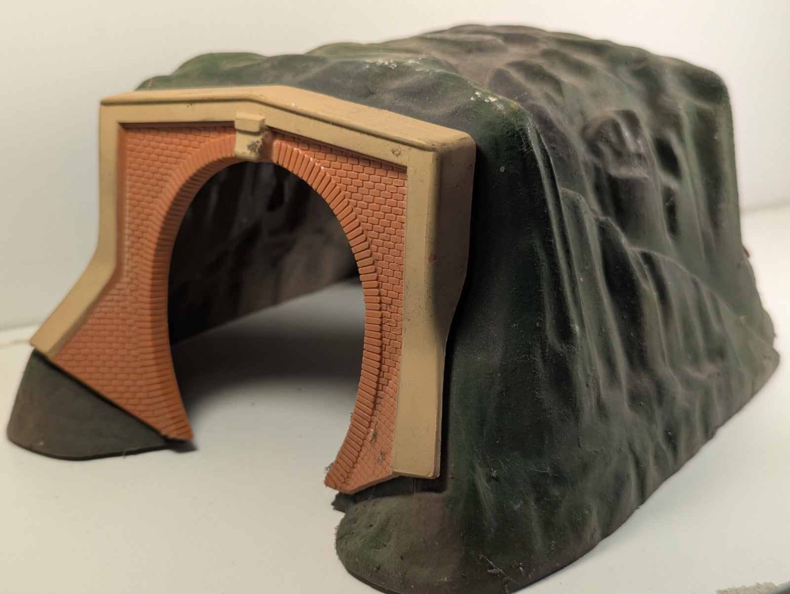 Tri-ang OO Gauge R.119 Single Track Tunnel