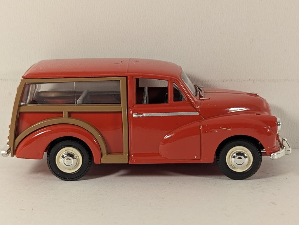 Vanguards 1:43 Morris Traveller Die-cast Model Car UFC 487 Red VA10006