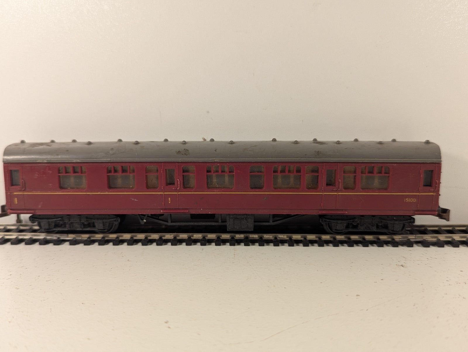 Jouef Playcraft HO Gauge BR Maroon Composite Coach Passenger Coach 15100