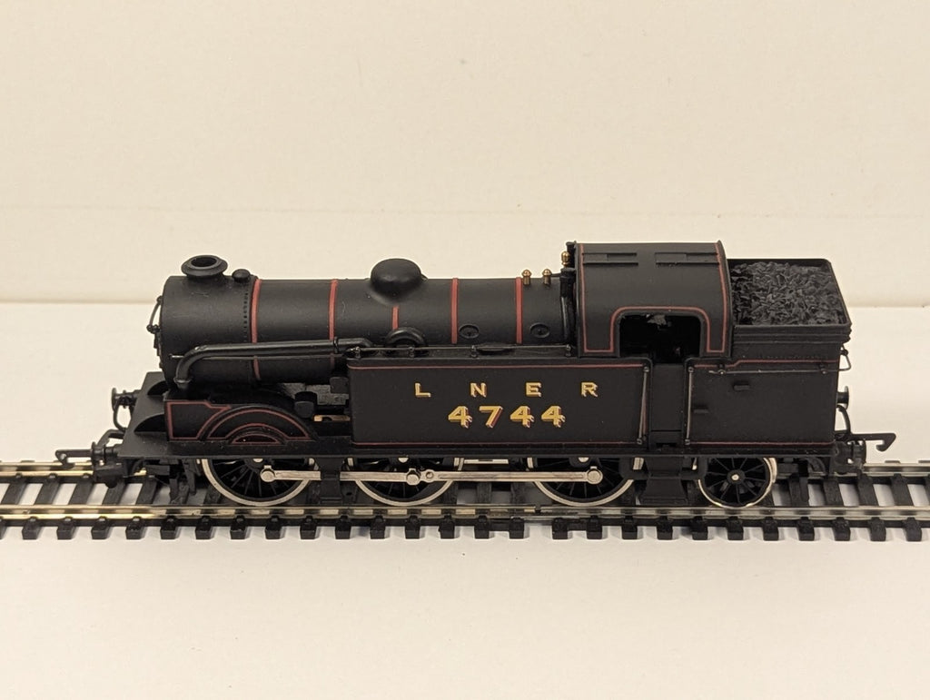 Mainline OO Gauge Class N2 0-6-2T Steam Locomotive 4744 LNER Lined