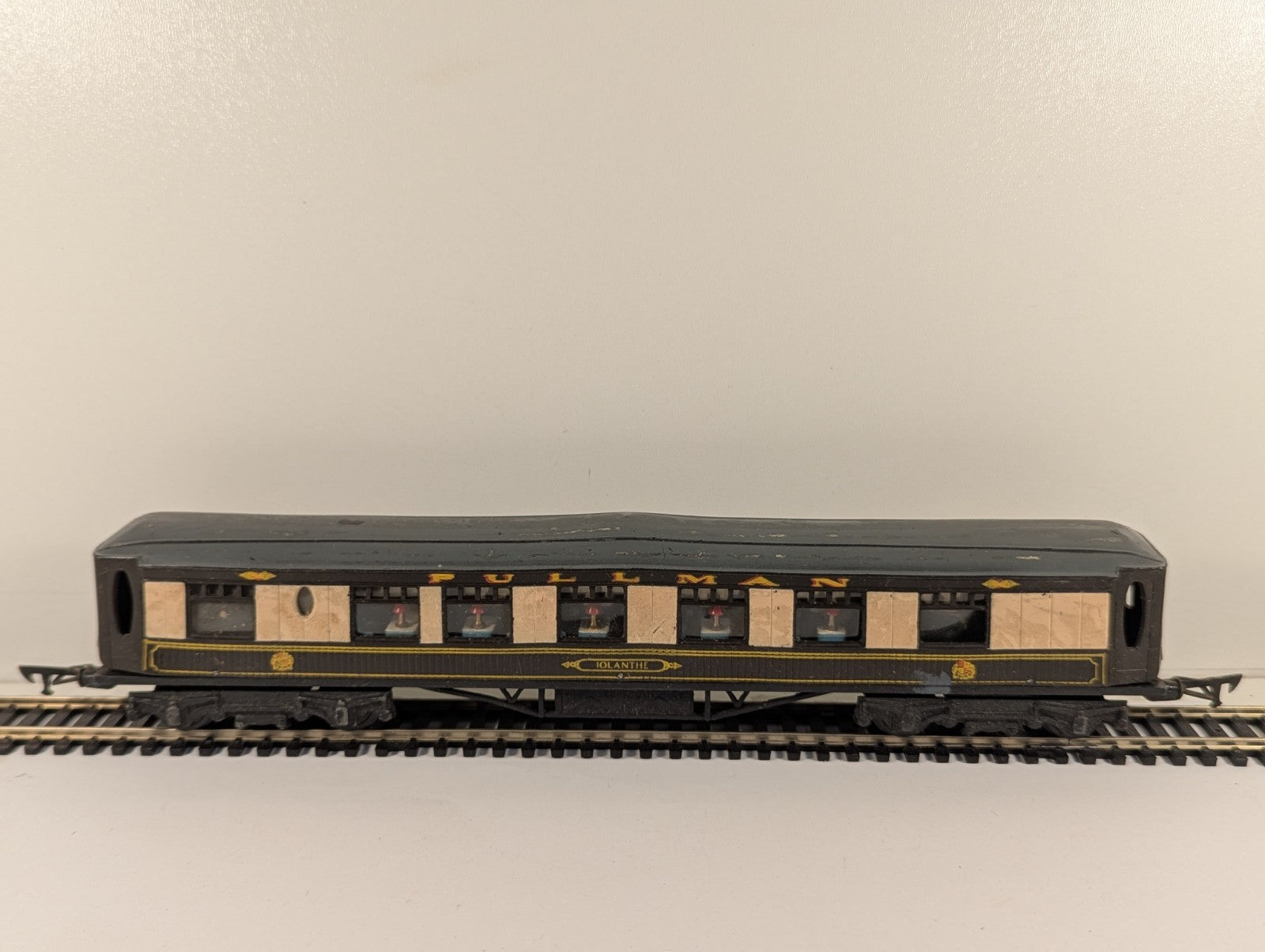Graham Farish OO Gauge Pullman Coach Iolanthe Boxed