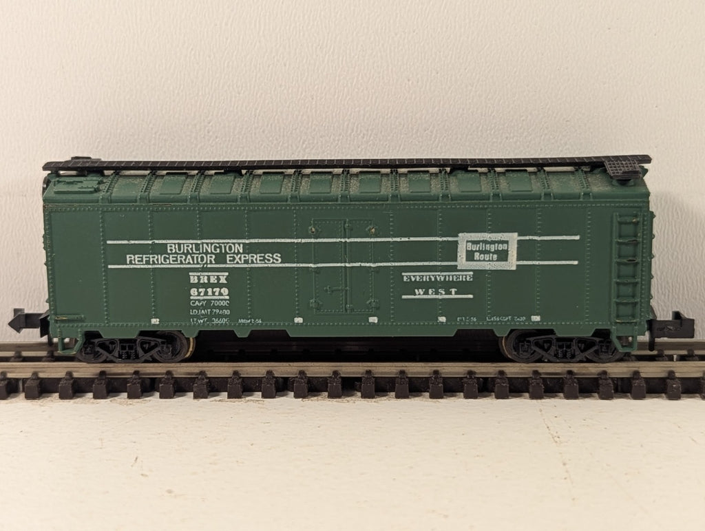 Minitrix 3248 N Gauge Burlington Refrigerator Express Boxcar - Boxed