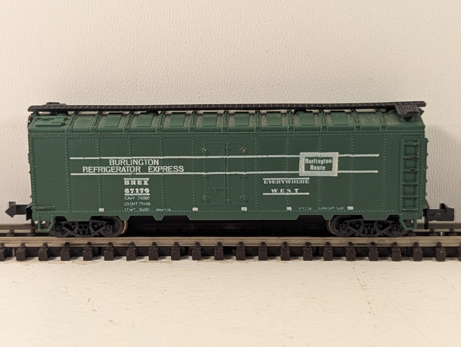 Minitrix 3248 N Gauge Burlington Refrigerator Express Boxcar - Boxed