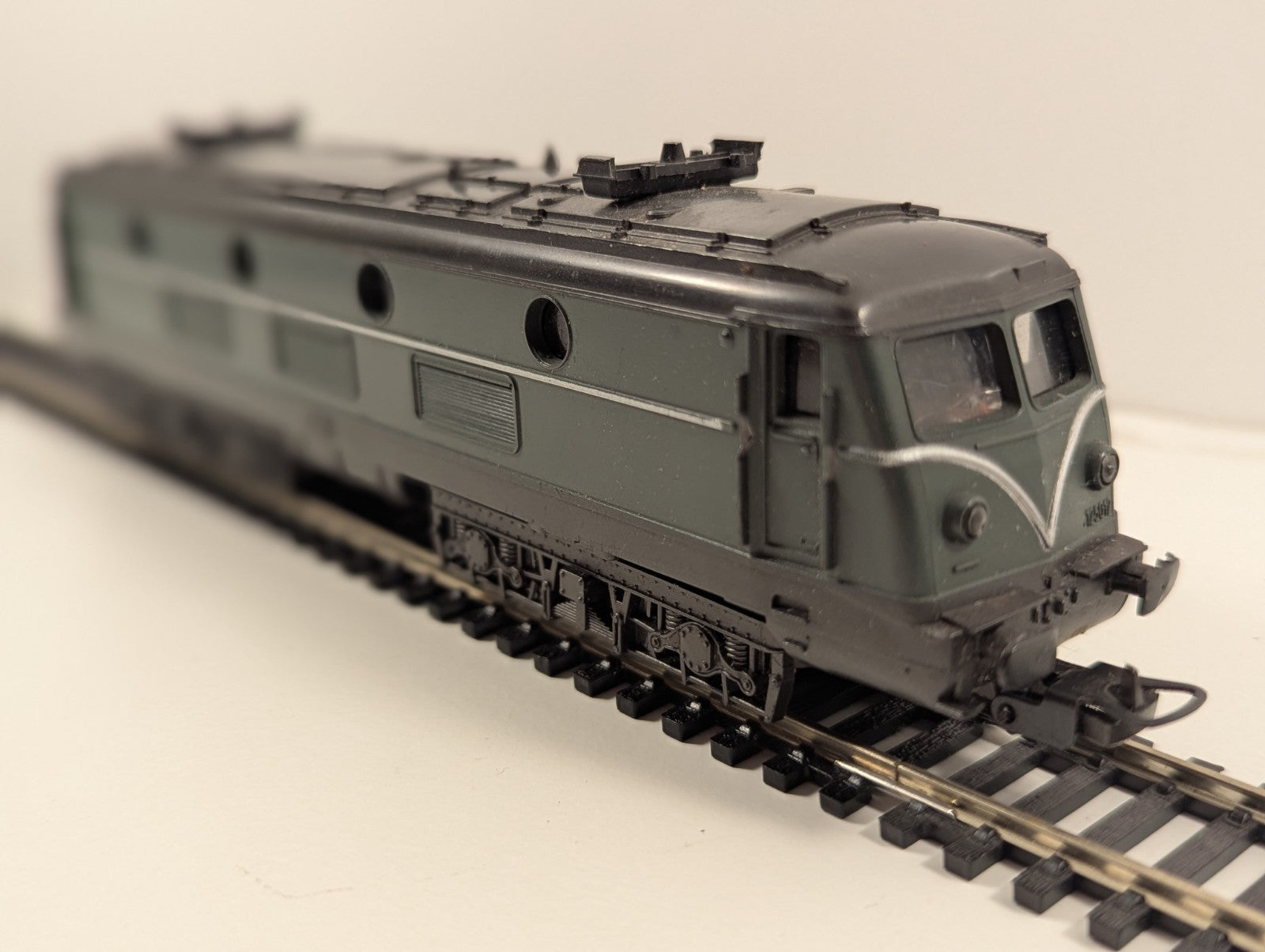 Lima H0 Scale NMBS/SNCB Class 125 Electric Locomotive (Missing Pantograph)
