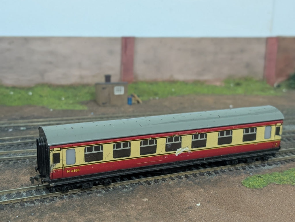 Hornby Dublo 32017 OO Gauge BR Stanier Coach M4183