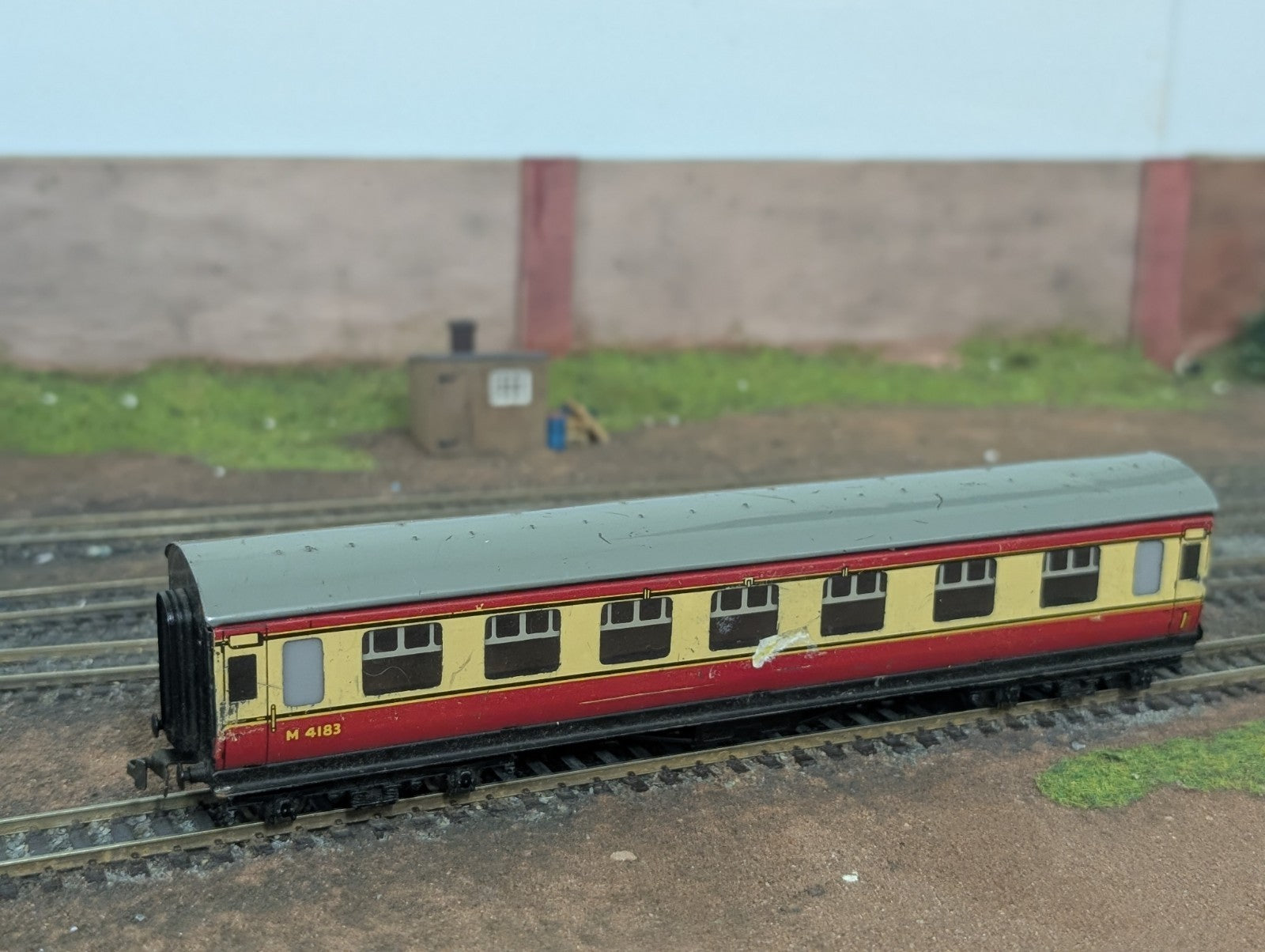Hornby Dublo 32017 OO Gauge BR Stanier Coach M4183