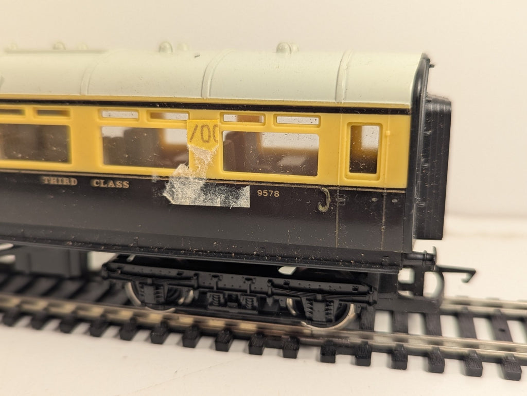 Hornby R454 OO Gauge GWR Collett Restaurant Car No. 9578