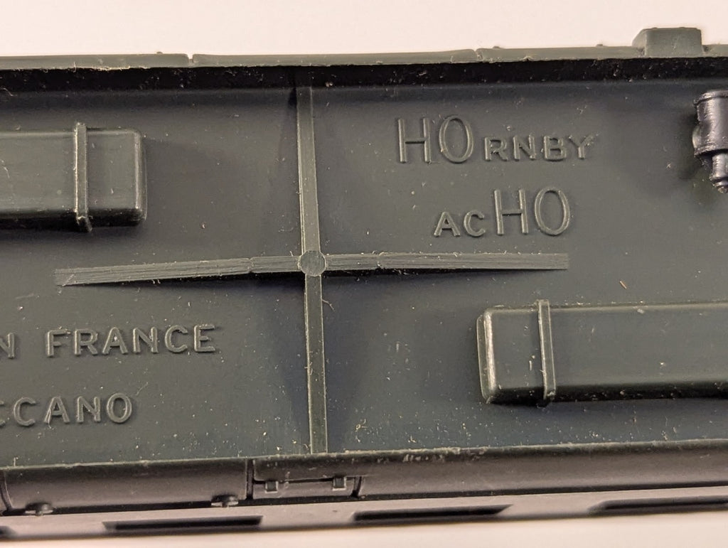 Hornby-Acho HO Gauge French SNCF Green Passenger Coach