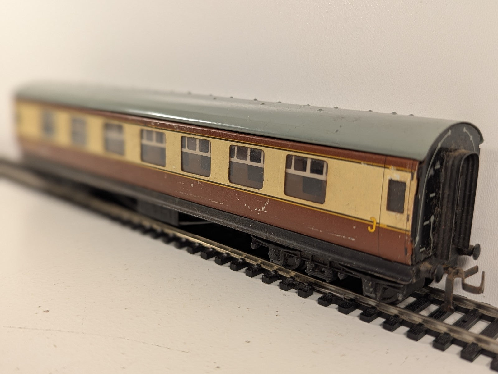 Hornby Dublo OO Gauge BR Mk1 1st Class Corridor Coach