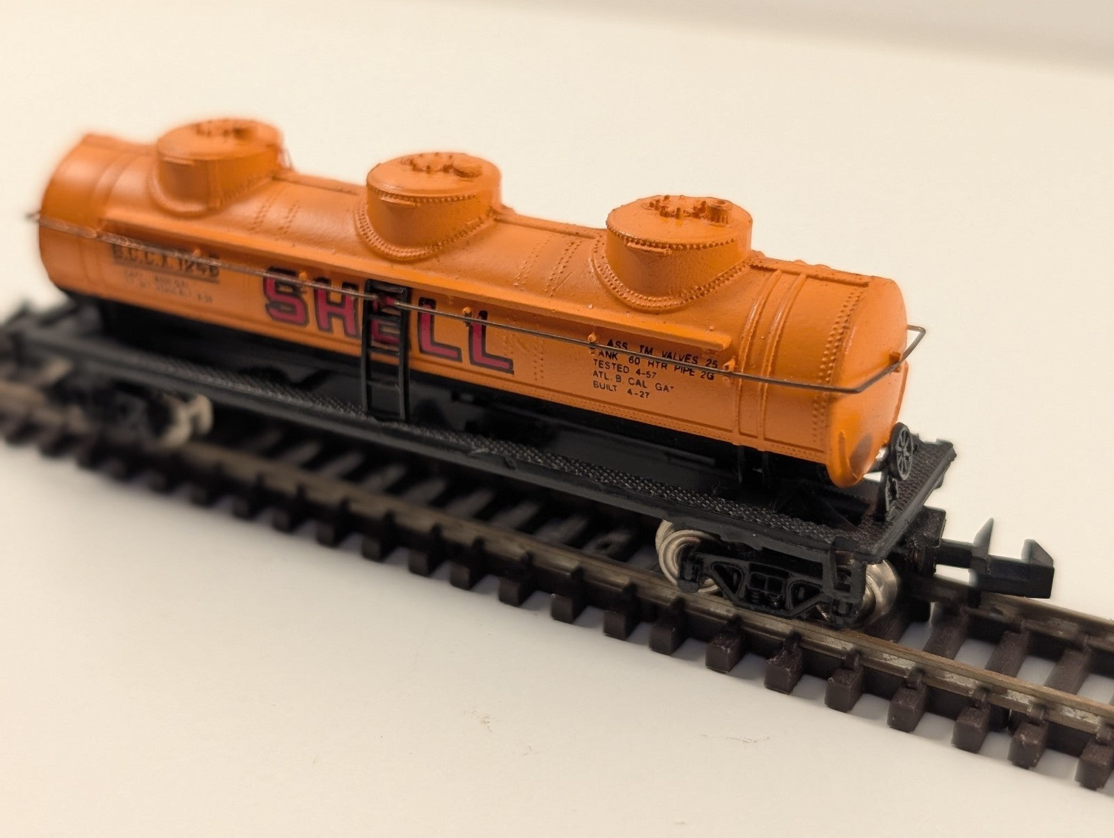 Bachmann Railways 5422 N Gauge 42' 3-Dome Tank Car – Wagon Shell