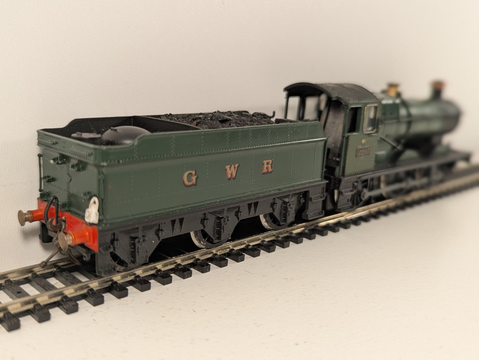 Mainline Railways 37-077 GWR 2251 Class Collett Goods 0-6-0 GWR Unlined Green