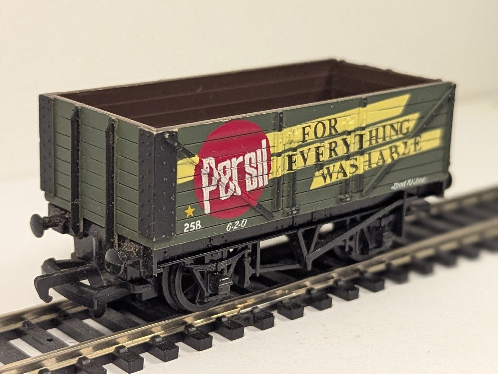 Mainline OO Gauge Persil 7 Plank Open Wagon