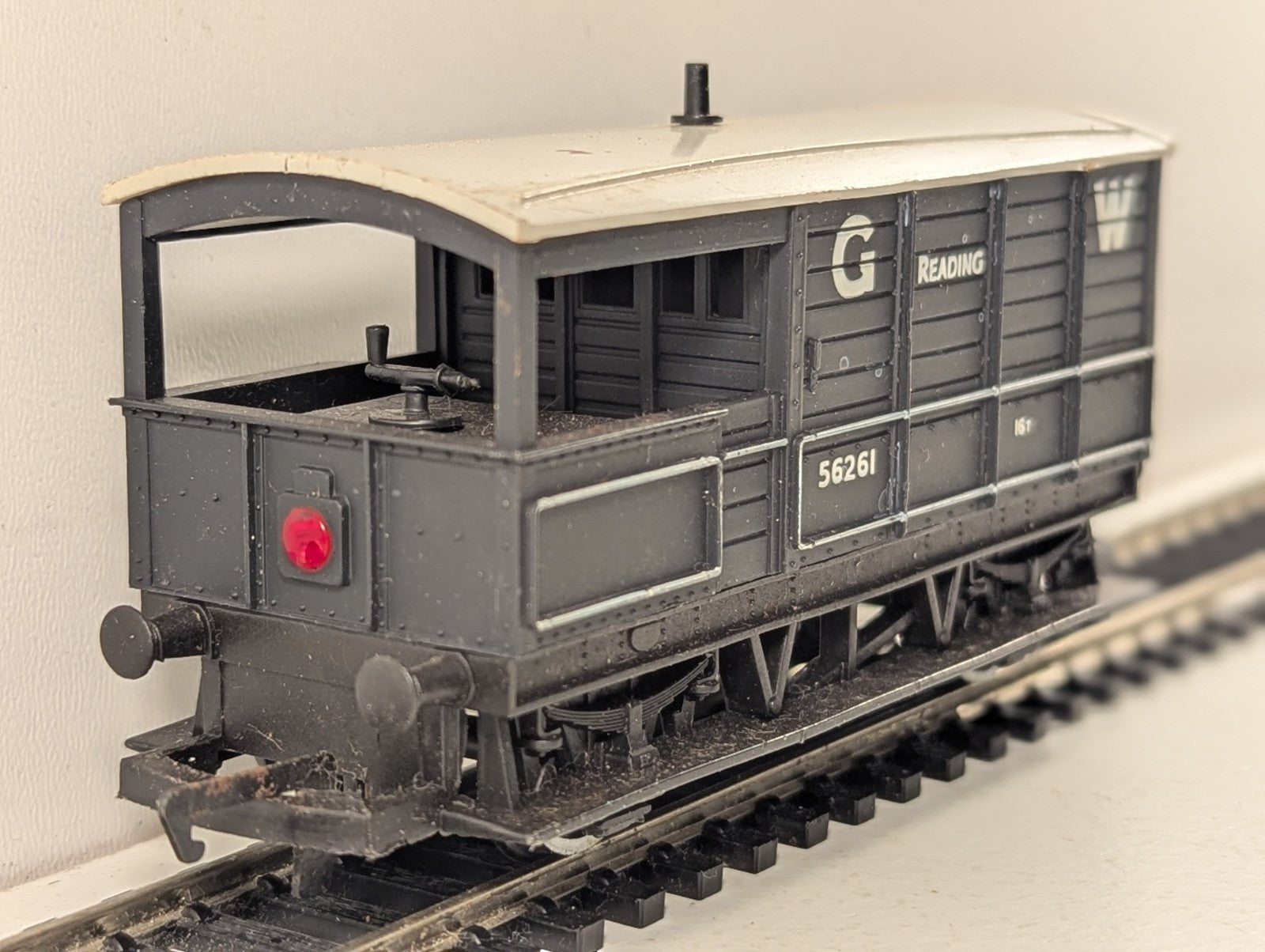 Hornby OO Gauge GWR Toad Brake Van 56261 GWR Grey R016