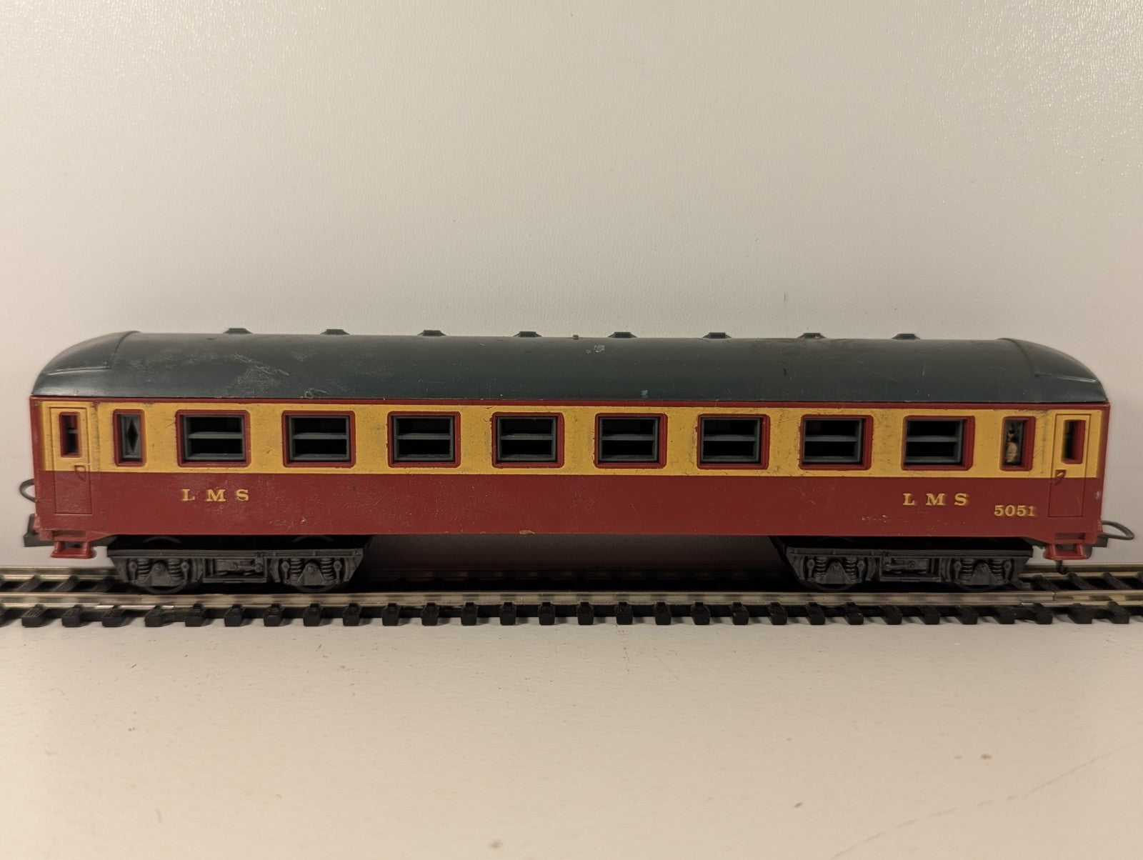 Lima HO Gauge LMS Red & Cream Passenger Coach