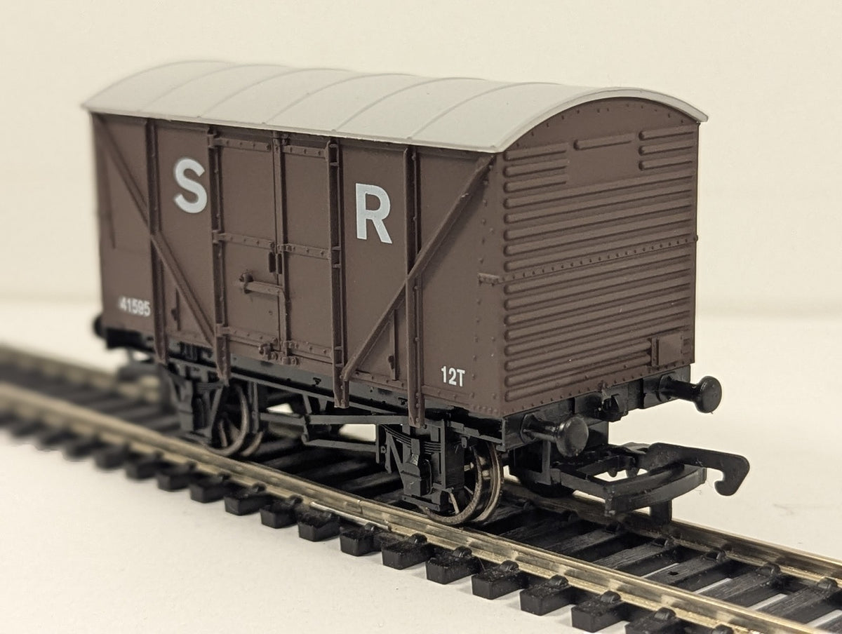 Dapol OO Gauge SR Vent Van Goods Wagon 41595 SR Brown B326