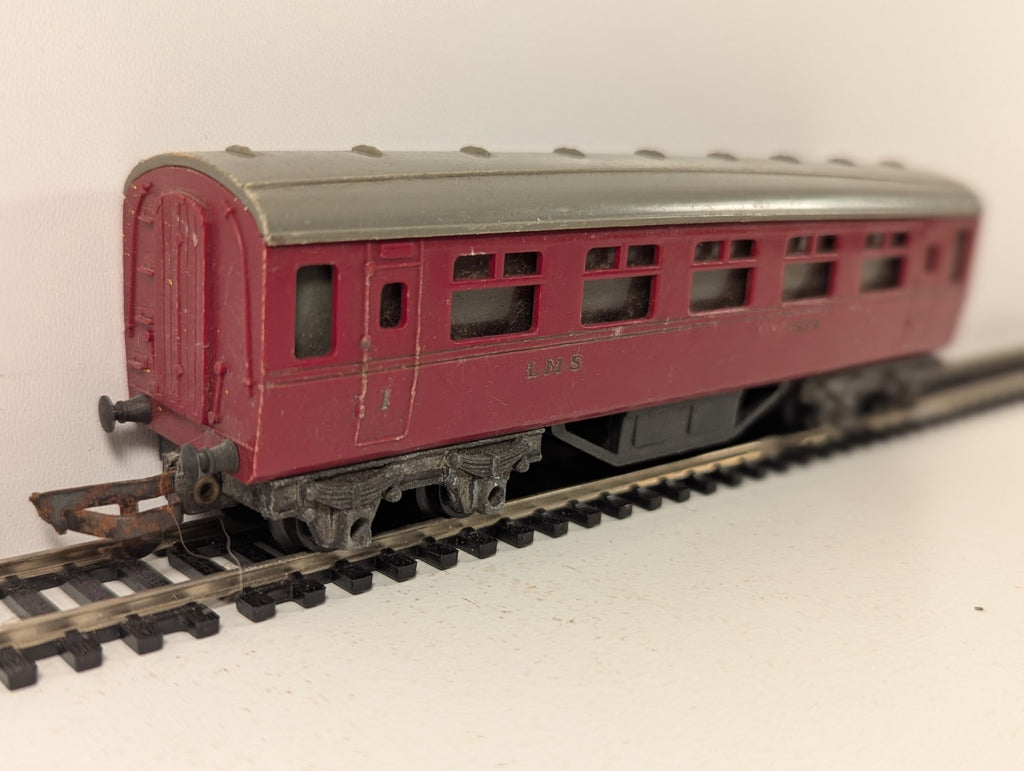 Tri-ang OO Gauge LMS Passenger Coach