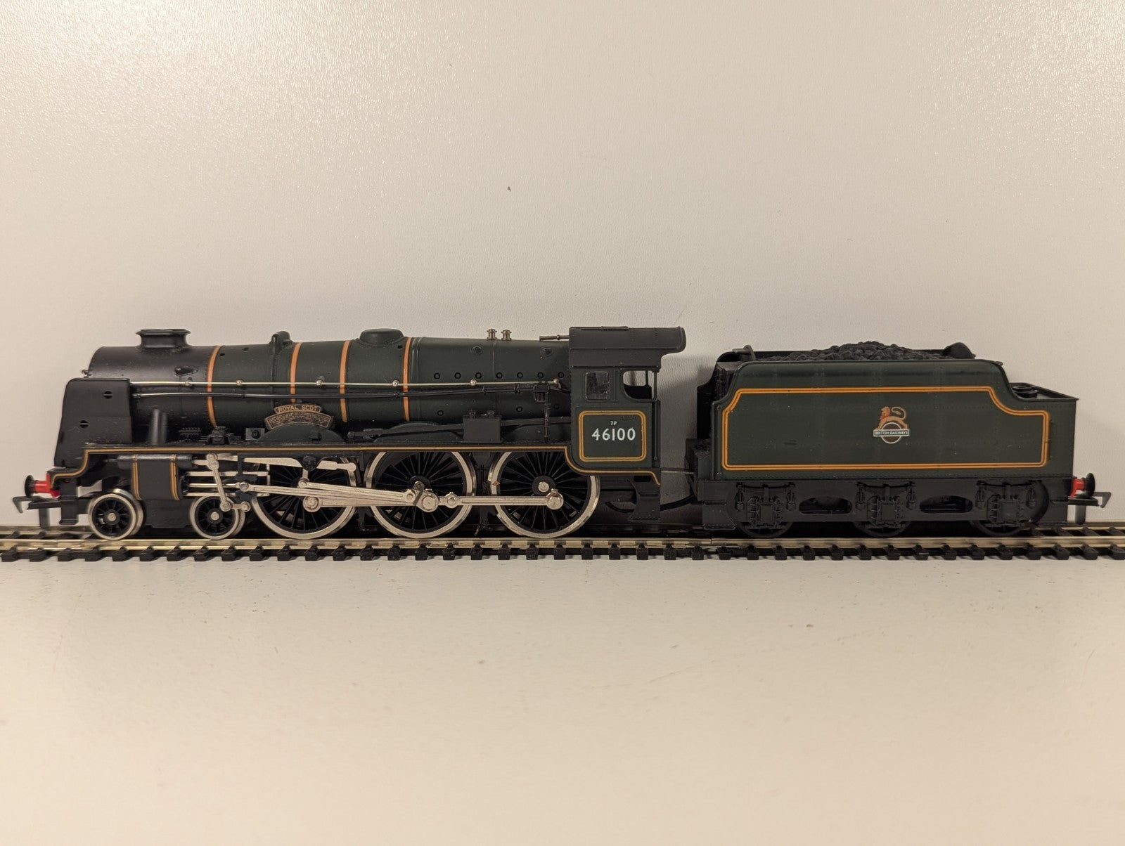 Airfix 54121-3 LMS Royal Scot 4-6-0 No.46100 BR Green