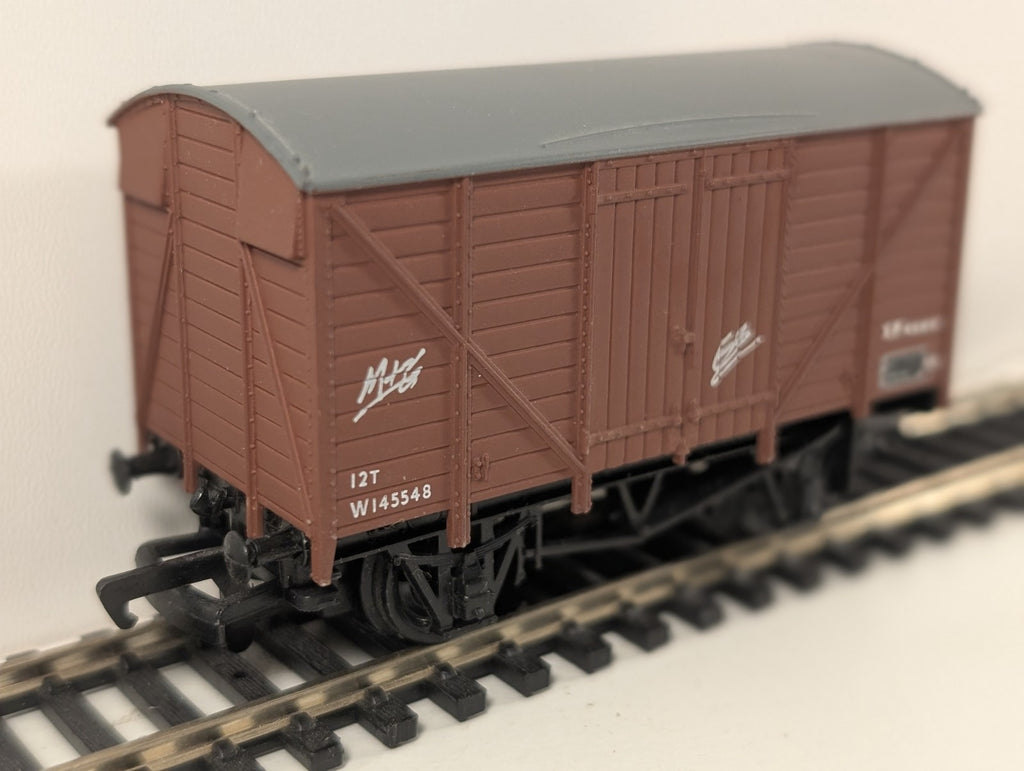 Bachmann 33-600 OO Gauge 12-Ton Ventilated Van in BR Brown