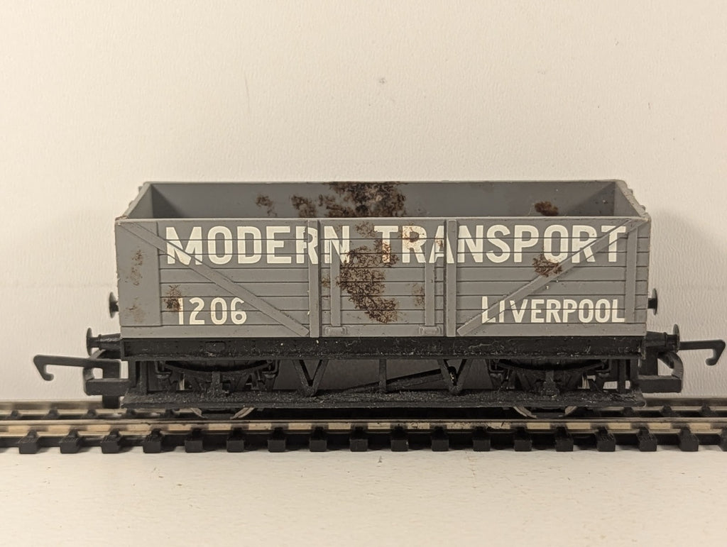 Hornby OO Gauge Modern Transport Liverpool 7 Plank Wagon Goods Wagon