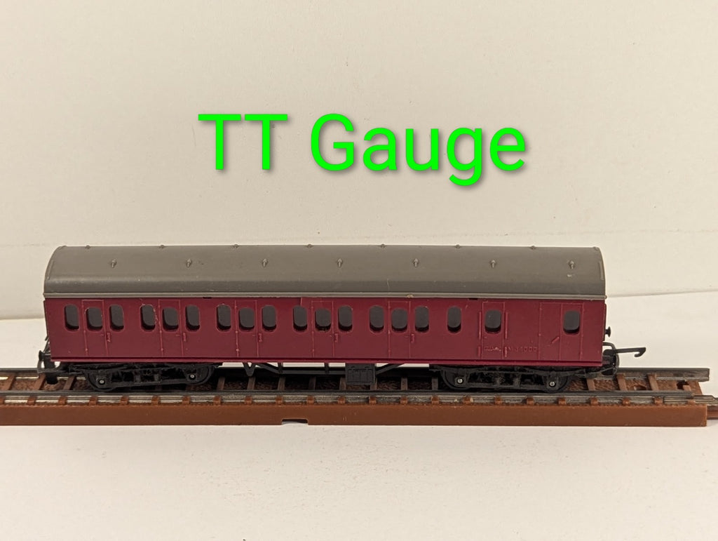 Tri-ang TT Gauge Suburban Composite Coach Passenger Coach M41006 BR Maroon