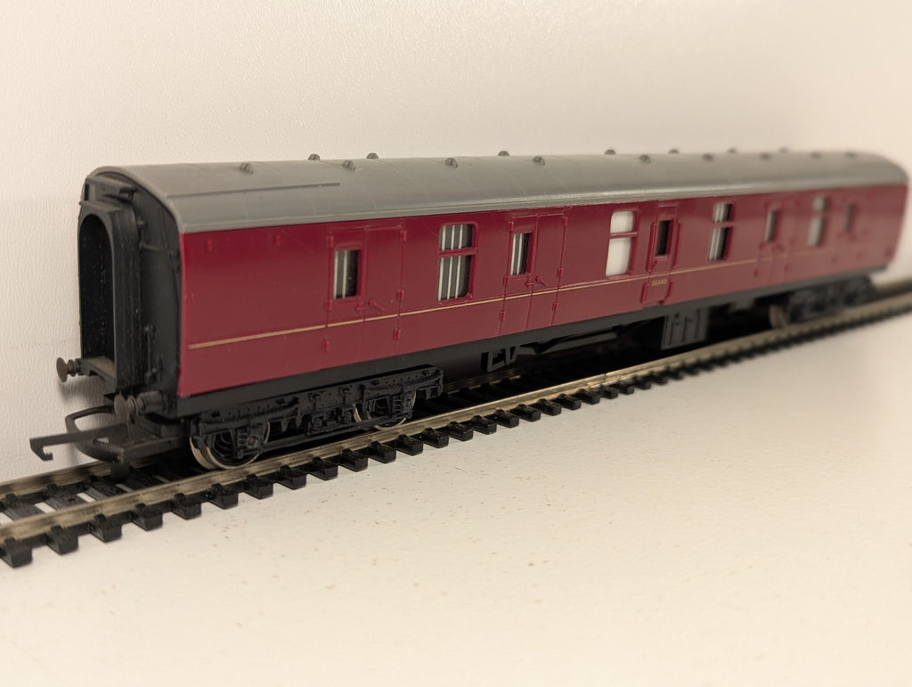 Hornby R4619 BR Mk1 Full Brake Coach BR Maroon