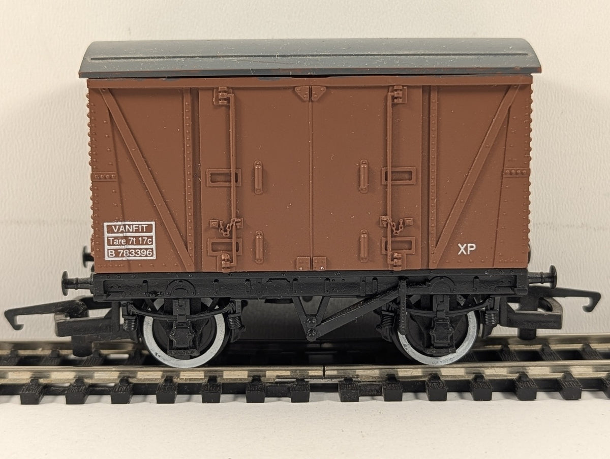 Hornby OO Gauge BR 12t Vanfit Goods Wagon B 783396 BR Bauxite R205