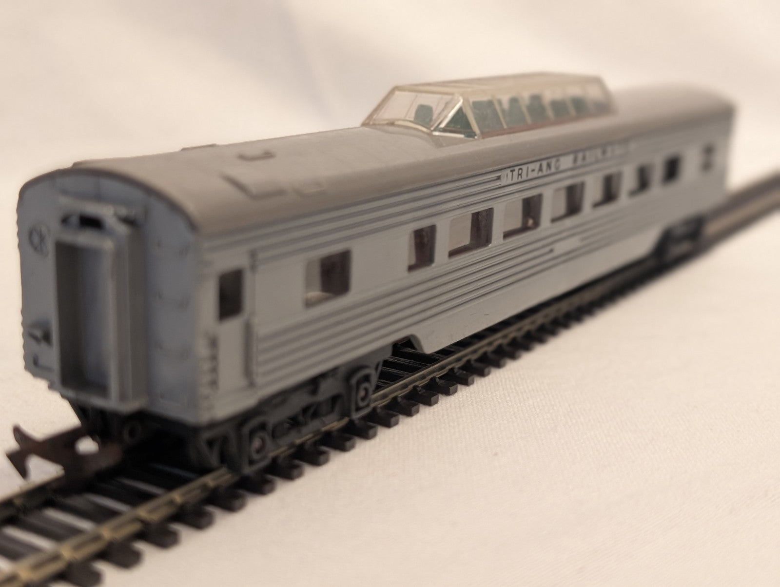 Tri-ang R25 OO/HO Gauge Transcontinental Vista Dome Observation Coach