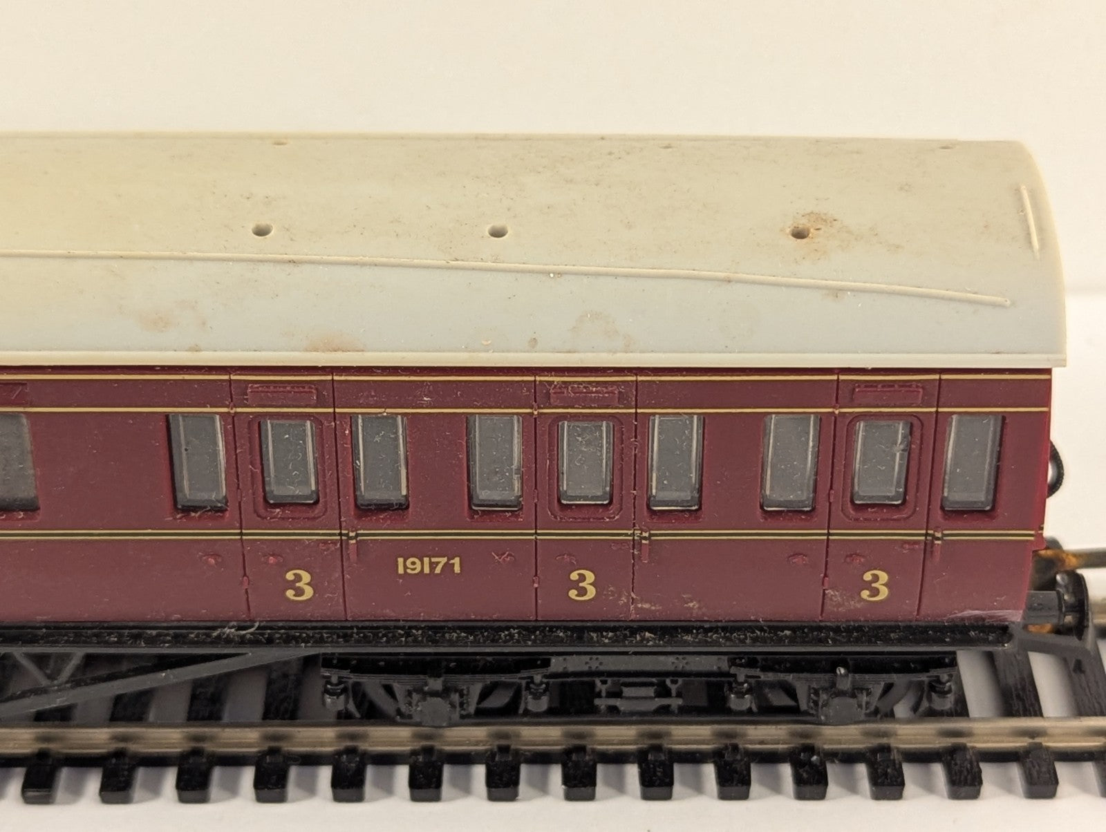 Dapol OO Gauge Stanier LMS Maroon Non-Corridor Brake Coach
