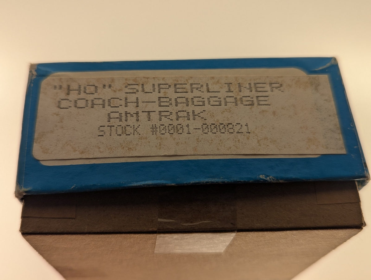 Con-Cor HO Scale Superliner Coach-Baggage Passenger Coach Amtrak 0001-000821