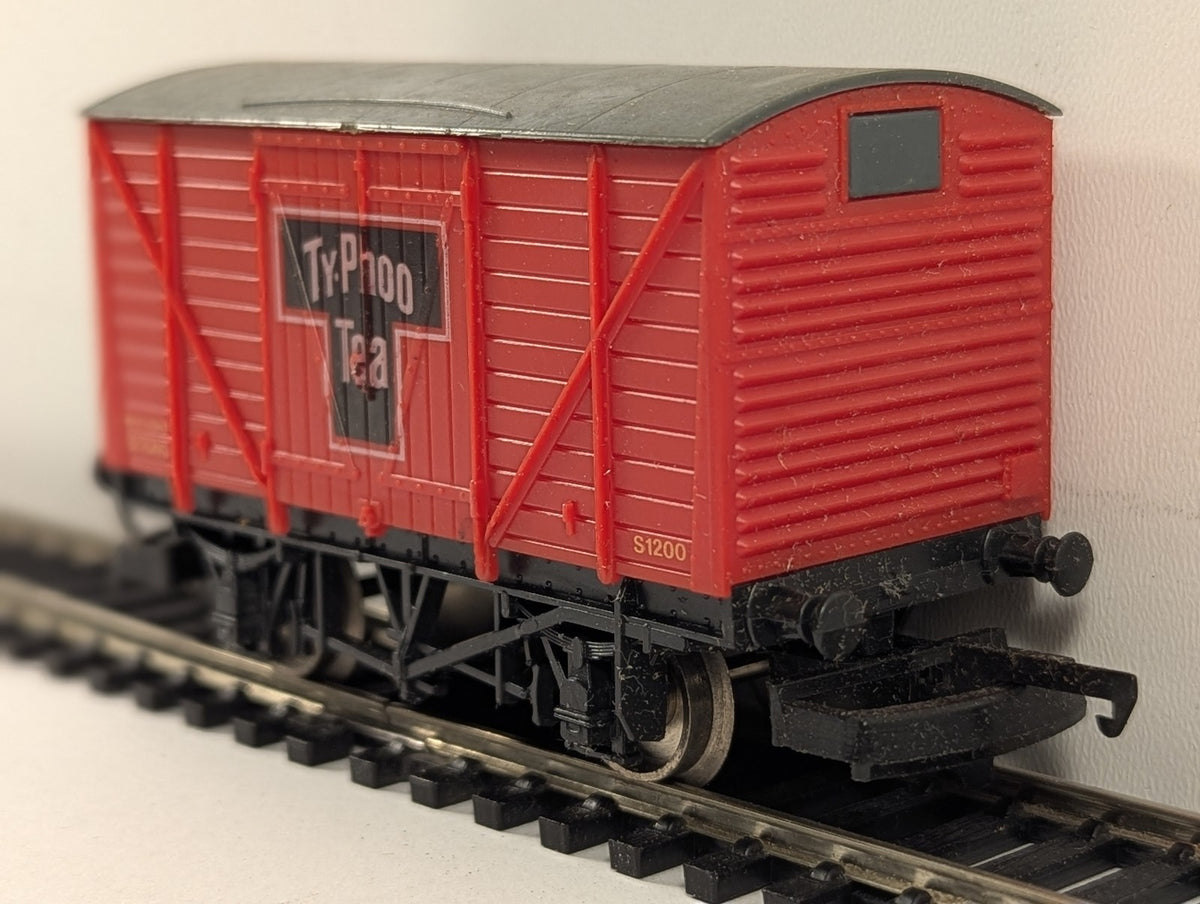 Lima OO Gauge Ty.Phoo Tea Box Van Goods Wagon S1200 Ty.Phoo Tea Red 30 5601 W
