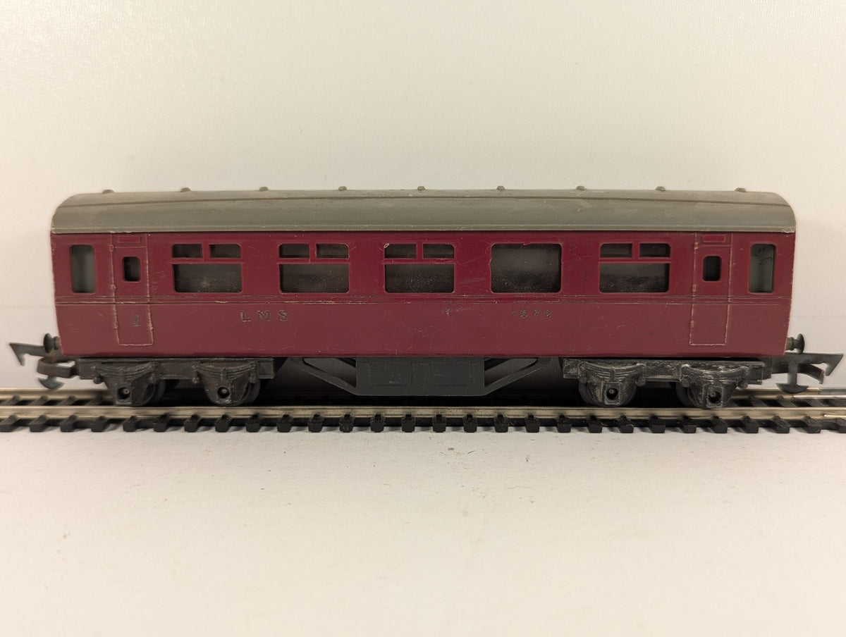 Tri-ang OO Gauge LMS Composite Coach Passenger Coach 7573 LMS Maroon R.21